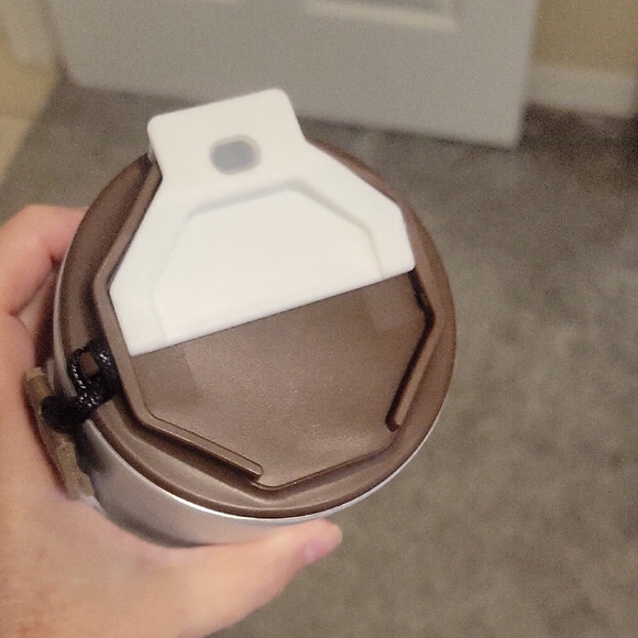 Snoopy Peanuts Travel Mug wrist band closeable spout for no spill. - Picture 3 of 5